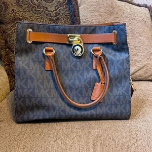 Micheal Kors tote (med size)